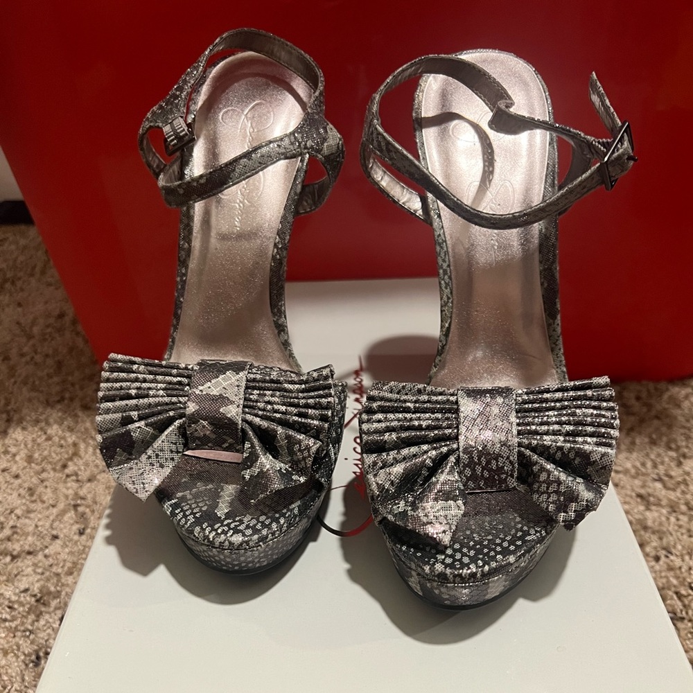 Jessica Simpson 8.5
